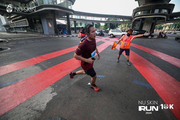 Race photo from Nu Skin Run 10K