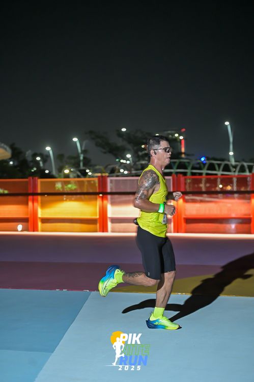 Race photo from PIK NITE RUN 2025