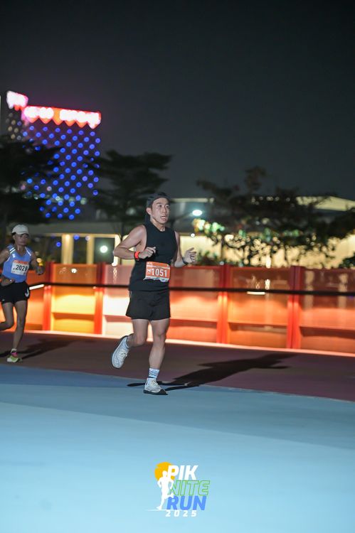Race photo from PIK NITE RUN 2025