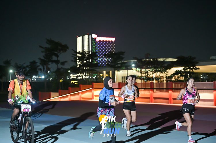Race photo from PIK NITE RUN 2025