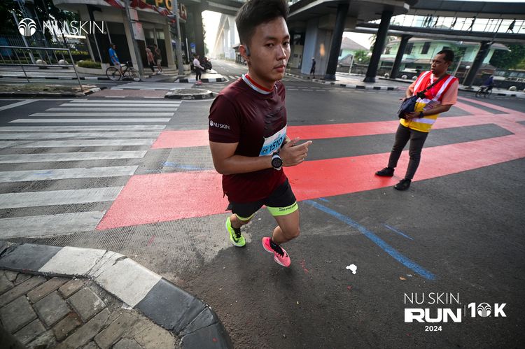 Race photo from Nu Skin Run 10K