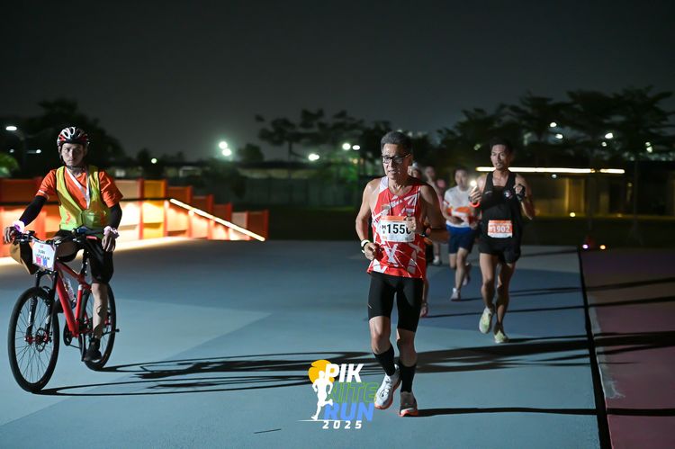 Race photo from PIK NITE RUN 2025