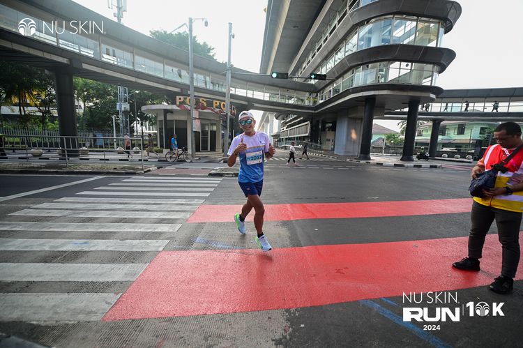 Race photo from Nu Skin Run 10K