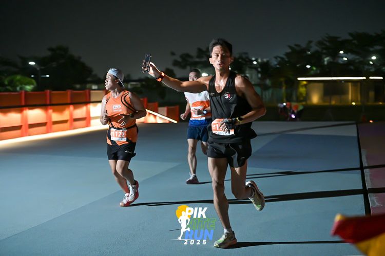 Race photo from PIK NITE RUN 2025