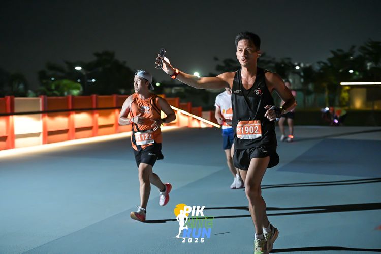 Race photo from PIK NITE RUN 2025