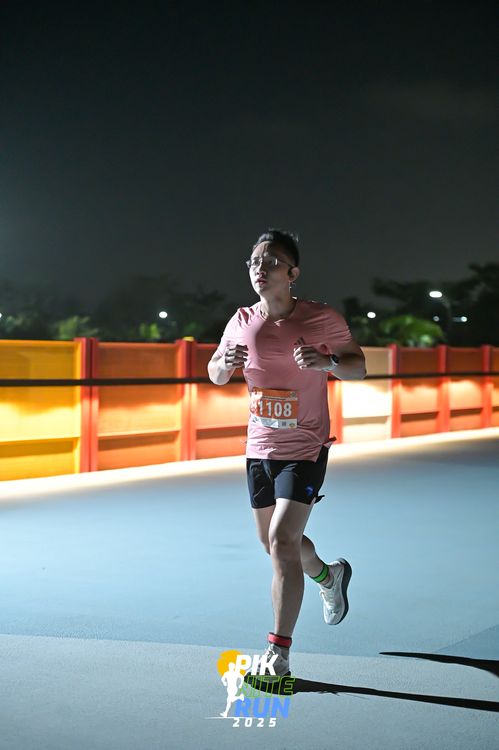 Race photo from PIK NITE RUN 2025
