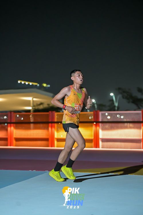 Race photo from PIK NITE RUN 2025