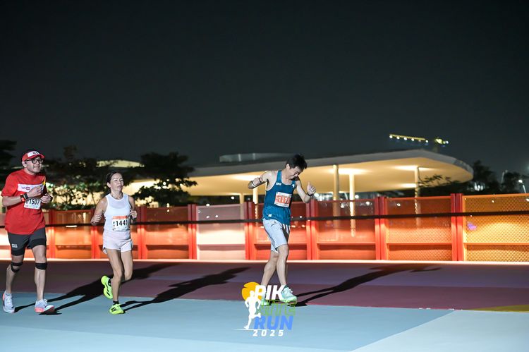 Race photo from PIK NITE RUN 2025