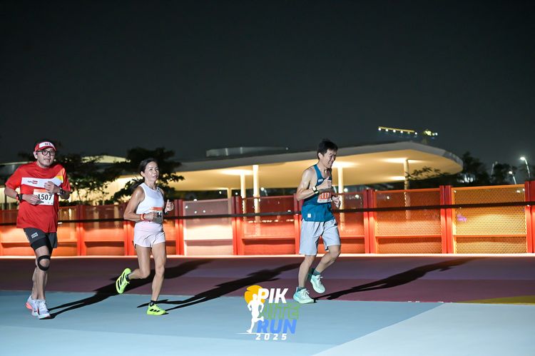 Race photo from PIK NITE RUN 2025