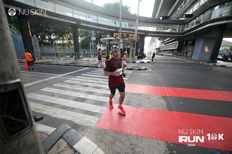Race photo from Nu Skin Run 10K