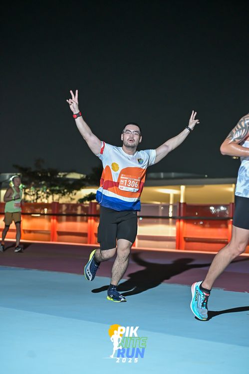 Race photo from PIK NITE RUN 2025