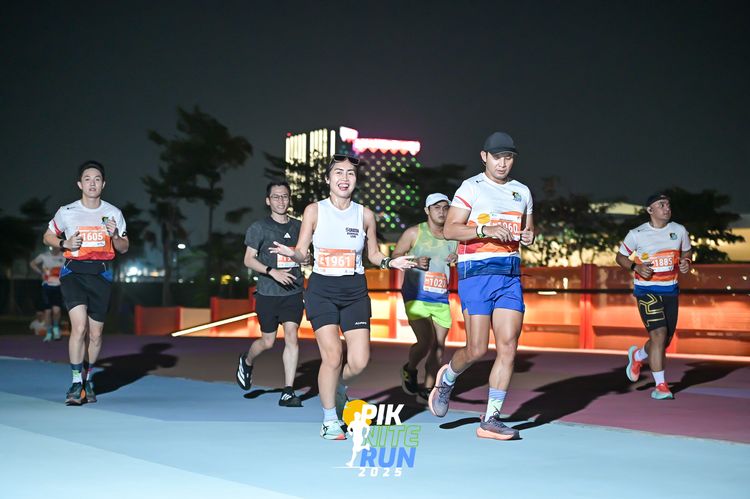 Race photo from PIK NITE RUN 2025