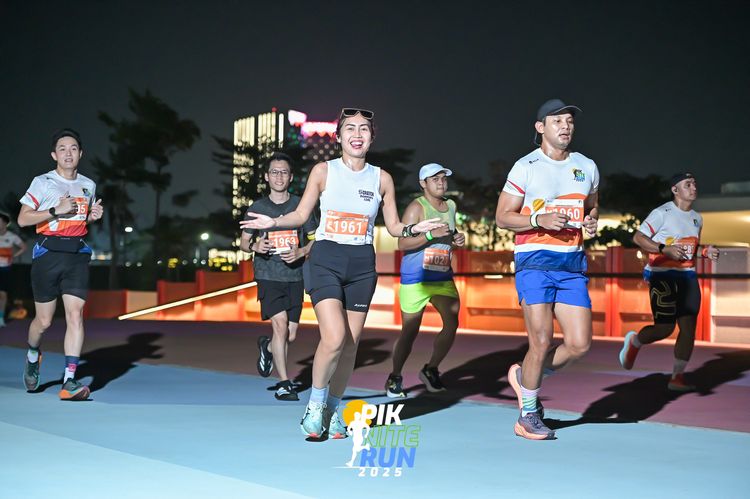 Race photo from PIK NITE RUN 2025