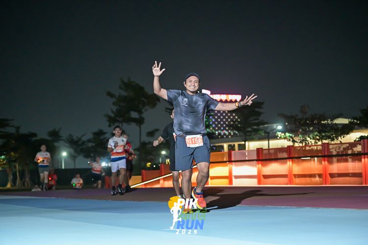 Race photo from PIK NITE RUN 2025