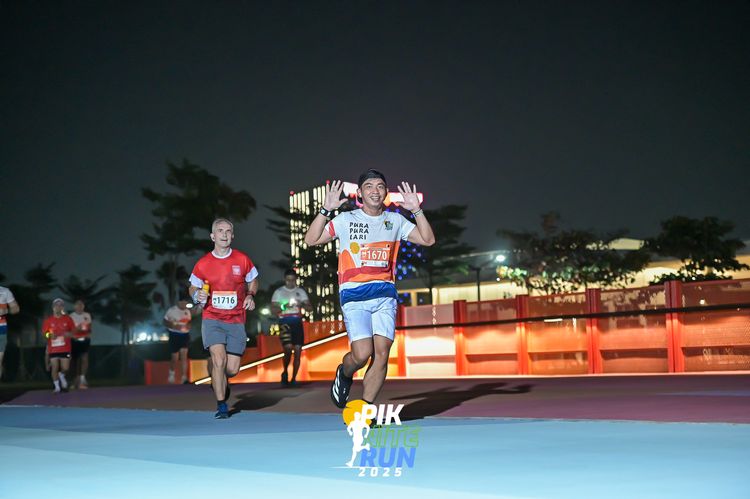 Race photo from PIK NITE RUN 2025