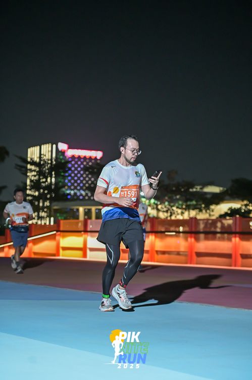 Race photo from PIK NITE RUN 2025