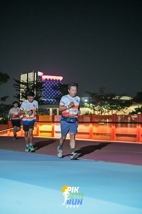 Race photo from PIK NITE RUN 2025