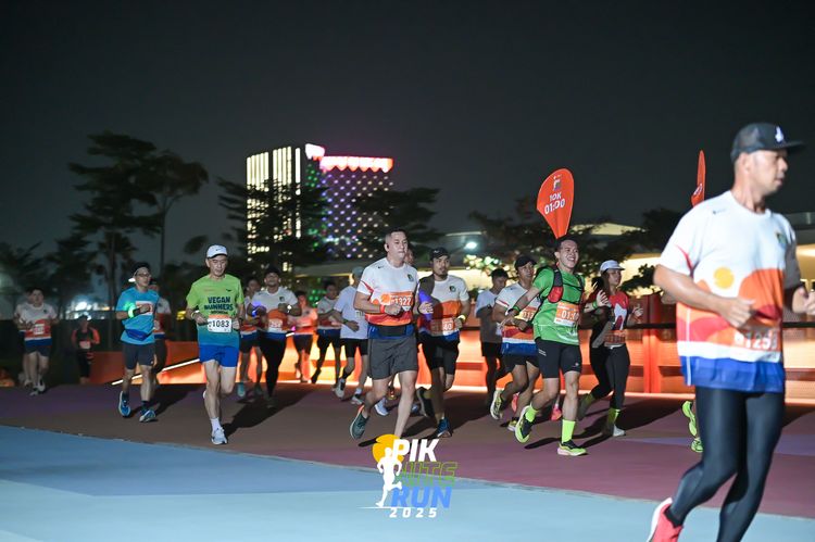 Race photo from PIK NITE RUN 2025