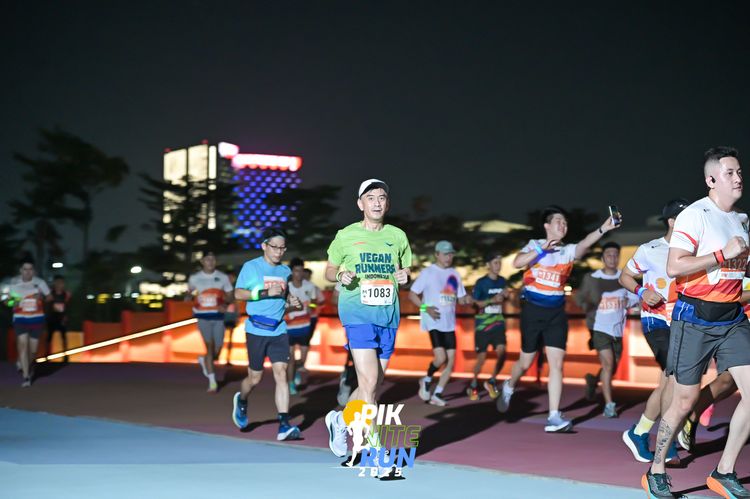 Race photo from PIK NITE RUN 2025