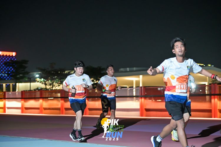 Race photo from PIK NITE RUN 2025