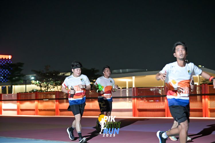 Race photo from PIK NITE RUN 2025
