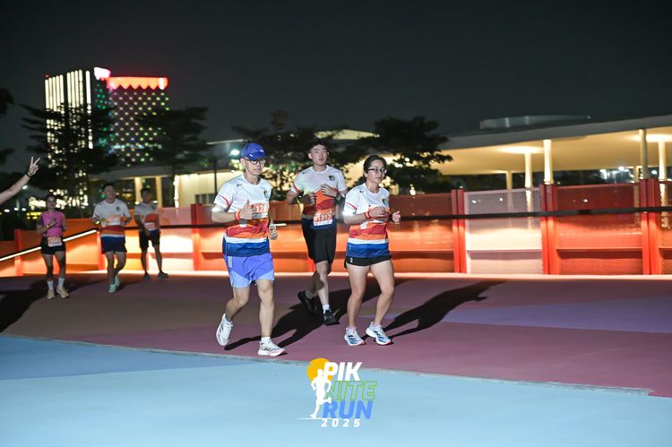 Race photo from PIK NITE RUN 2025