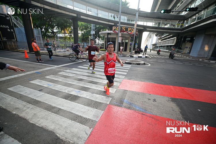 Race photo from Nu Skin Run 10K
