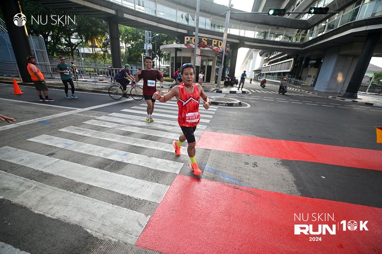 Race photo from Nu Skin Run 10K