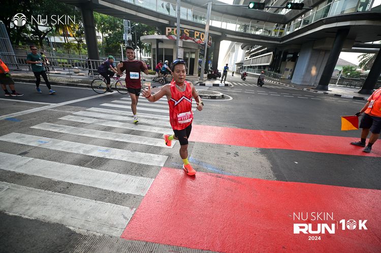Race photo from Nu Skin Run 10K