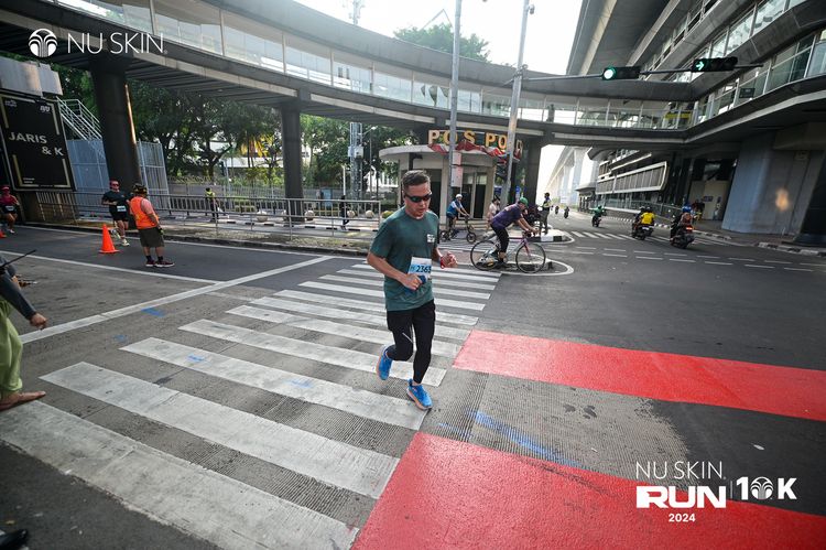 Race photo from Nu Skin Run 10K