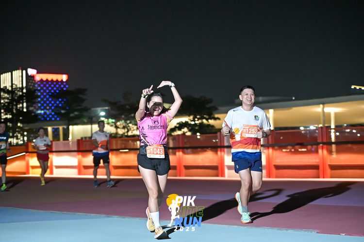 Race photo from PIK NITE RUN 2025