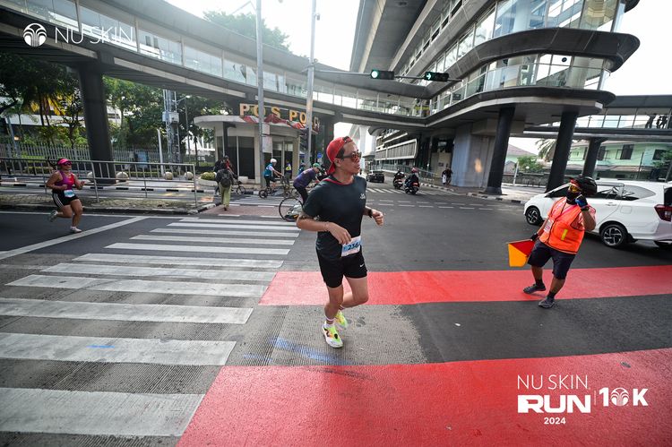 Race photo from Nu Skin Run 10K