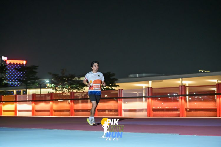 Race photo from PIK NITE RUN 2025
