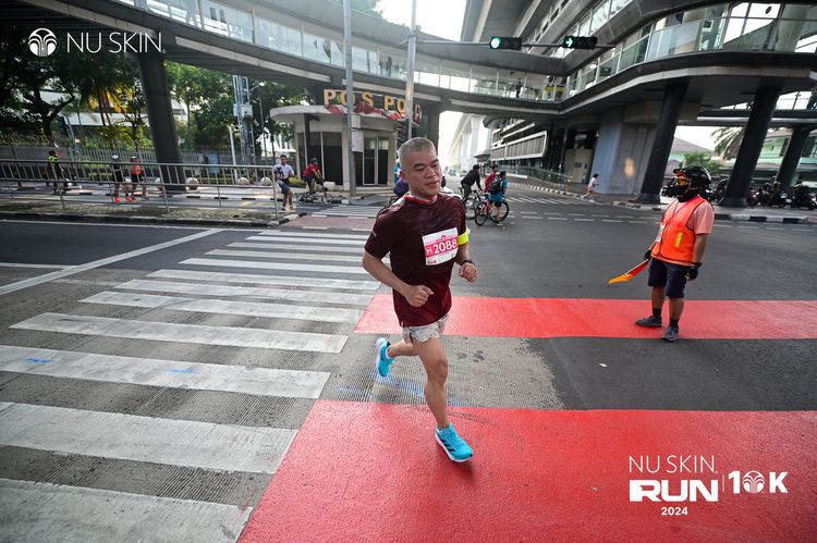 Race photo from Nu Skin Run 10K
