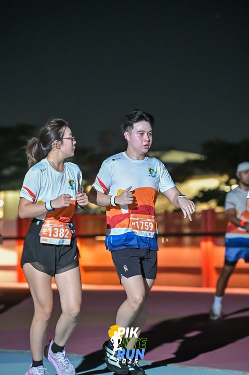 Race photo from PIK NITE RUN 2025