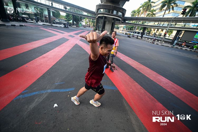 Race photo from Nu Skin Run 10K