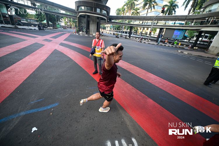 Race photo from Nu Skin Run 10K