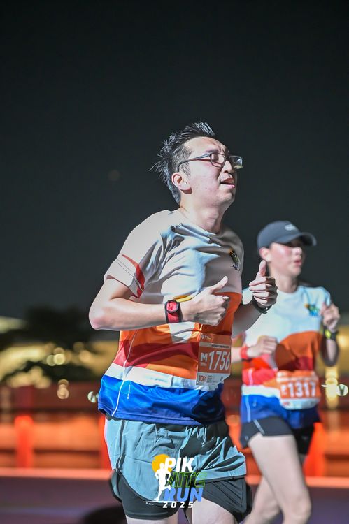 Race photo from PIK NITE RUN 2025