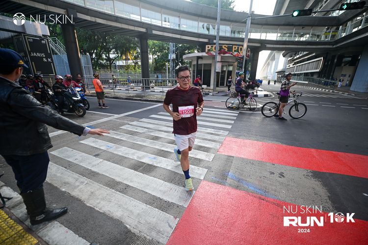 Race photo from Nu Skin Run 10K
