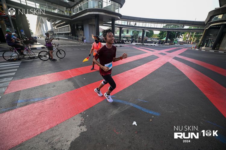 Race photo from Nu Skin Run 10K
