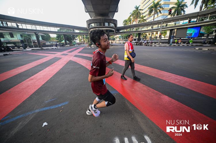 Race photo from Nu Skin Run 10K