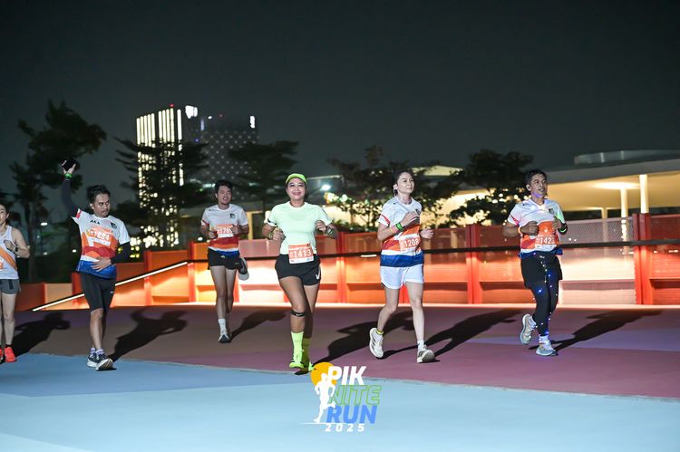 Race photo from PIK NITE RUN 2025