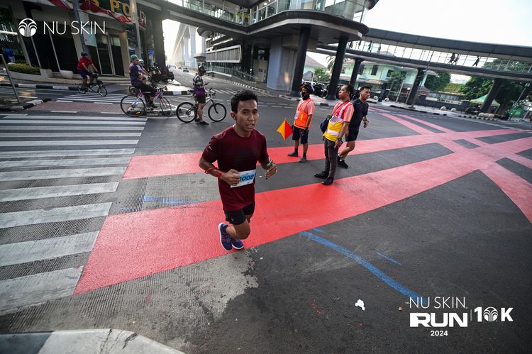 Race photo from Nu Skin Run 10K