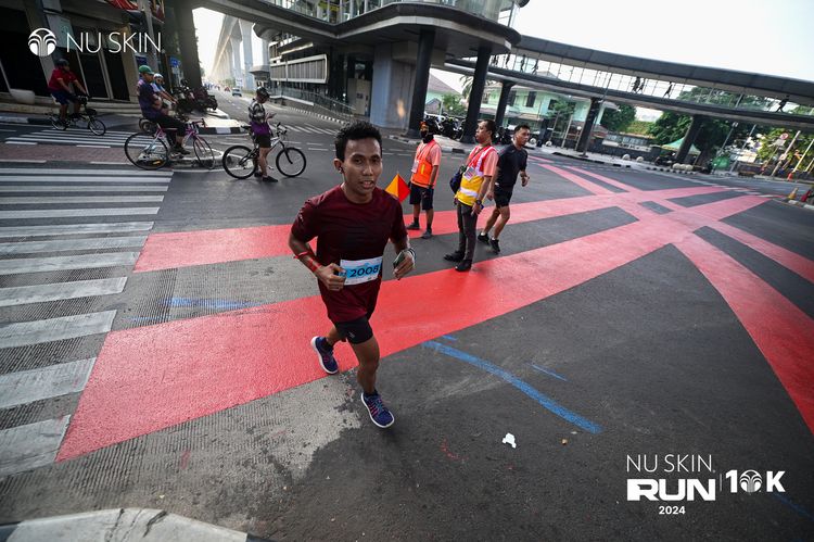 Race photo from Nu Skin Run 10K