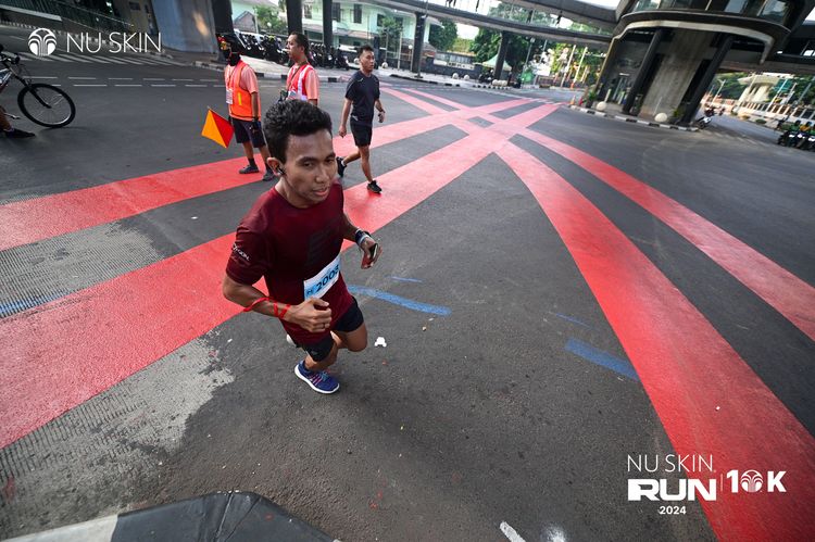 Race photo from Nu Skin Run 10K