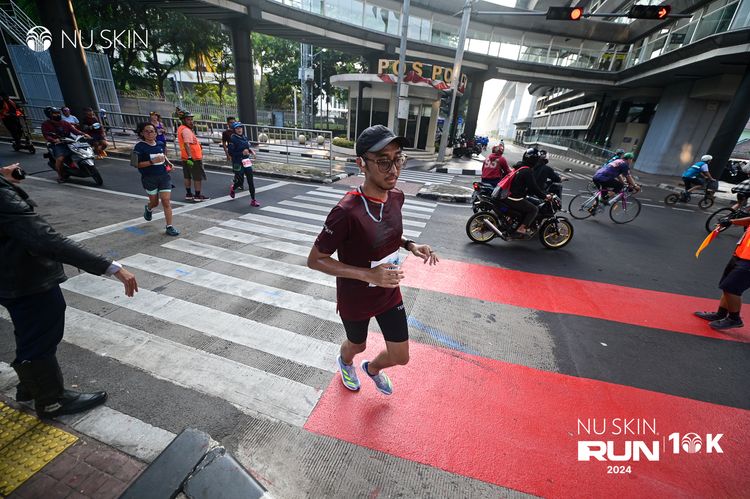 Race photo from Nu Skin Run 10K