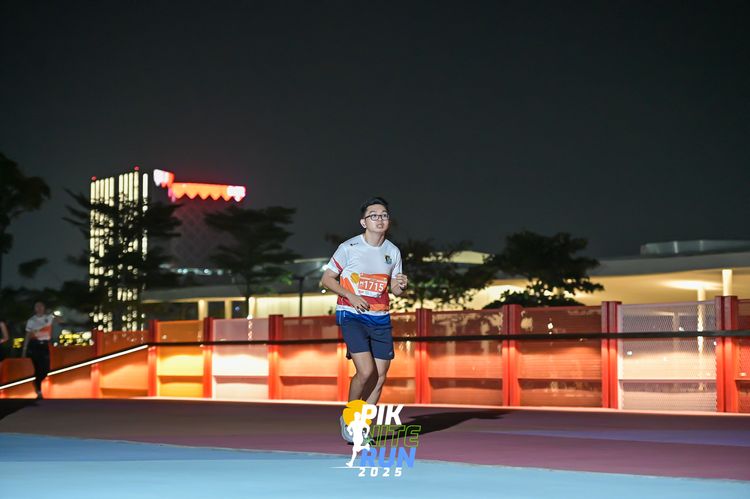Race photo from PIK NITE RUN 2025