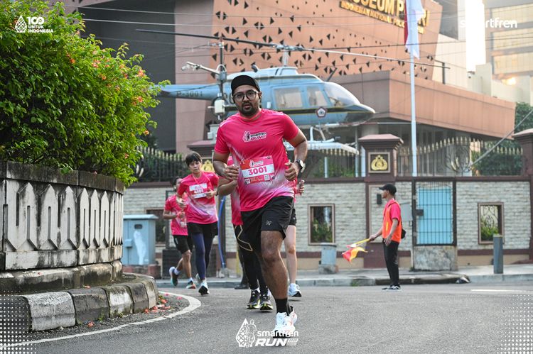 Race photo from Smartfren Run 2025 