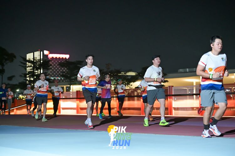 Race photo from PIK NITE RUN 2025