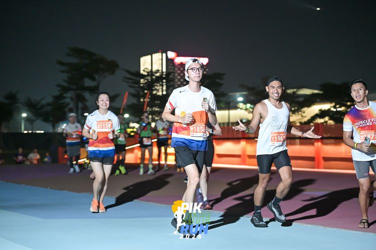 Race photo from PIK NITE RUN 2025